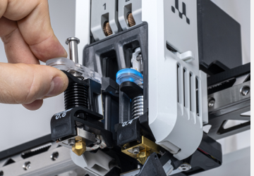 Genuine UltiMaker Factor 4 direct drive extrusion system for flexible and high performance materials